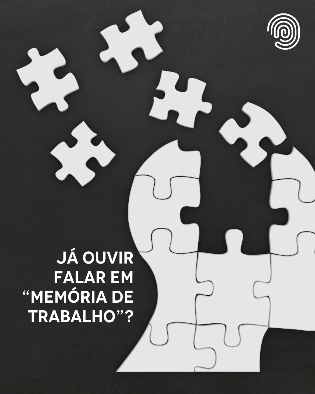 Memória de trabalho é um tipo de memória de curto prazo que usamos para armazenar temporariamente e manipular informações enquanto realizamos tarefas cognitivas — como ler, resolver problemas ou, no caso de intérpretes, traduzir em tempo real.
Para os intérpretes, a memória de trabalho é fundamental para reter o que o orador acabou de dizer, enquanto traduz isso quase simultaneamente para outro idioma e ainda se prepara para a próxima frase.
Dicas para aprimorar a memória de trabalho:
Adote uma prática regular da interpretação, especialmente em situações desafiadoras, isso ajuda a fortalecer a memória de trabalho.
Faça sessões de shadowing (repetir mentalmente ou em voz alta o que alguém está dizendo).
Use técnicas de memorização, como a criação de associações visuais e a repetição espaçada, que podem melhorar a capacidade de retenção da informação.
Pratique com exercícios cognitivos, como jogos de memória e quebra-cabeças, para estimular o funcionamento da memória de trabalho.
Cuide da saúde mental. O estresse pode prejudicar o desempenho da memória de trabalho. Intérpretes devem adotar técnicas de gerenciamento do estresse, como a meditação e a respiração profunda.
🧠 Componentes da Memória de Trabalho (Modelo de Baddeley & Hitch)
Executivo Central
É o “chefe” que coordena tudo. Ele decide sobre o que prestar atenção, o que ignorar e como gerenciar as tarefas. Exemplo: enquanto você ouve o orador, decide se vale mais a pena traduzir palavra por palavra ou parafrasear — tudo isso em tempo real!
Alça Fonológica (ou loop fonológico)
É onde você armazena sons e palavras por um curto período. Exemplo: você ouve uma frase em inglês e a “segura” na mente por alguns segundos até conseguir traduzir para o português.
Bloco Visuoespacial
Responsável por imagens, formas, direções e espaços. Exemplo: quando o orador faz referência a um gráfico ou aponta para uma imagem, você mantém essa referência mental enquanto interpreta.
Buffer Episódico
Serve como um “espaço integrador”, conectando palavras, imagens e contextos. Exemplo: junta o que o orador está dizendo agora com algo que ele disse há cinco minutos, para você fazer uma tradução mais coerente.