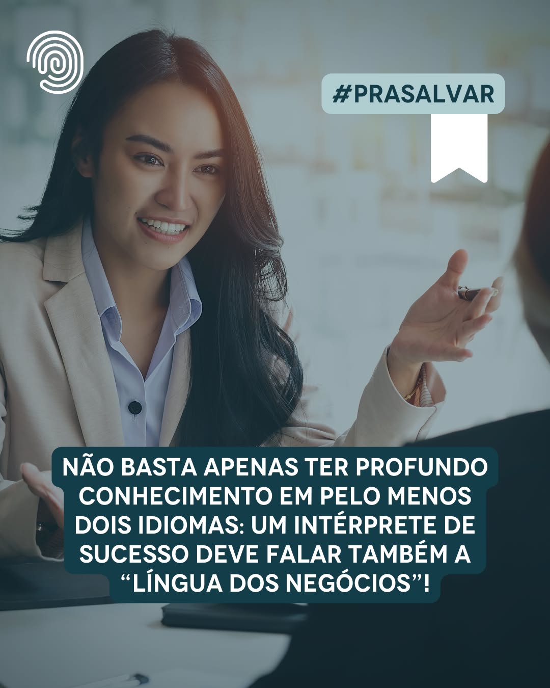 No mundo dos intérpretes de conferência, o conhecimento e habilidade para traduzir diferentes idiomas é apenas uma parte do trabalho. Em um mercado competitivo, é essencial que os profissionais saibam vender seu peixe e se destacar entre os demais. Afinal, o ciclo de negócios depende da conquista e fidelização de clientes.
Imagine a seguinte situação: você é um intérprete de conferência altamente qualificado, com fluência em seus idiomas de trabalho e conhecimento em várias áreas temáticas. Porém, se você não souber como se apresentar e demonstrar o valor do seu trabalho, suas habilidades podem acabar passando despercebidas.
É necessário conquistar os clientes desde o primeiro contato. Ao se apresentar a um potencial cliente, é essencial que você transmita confiança e profissionalismo. Isso pode ser feito através de uma comunicação clara e objetiva, tanto verbalmente quanto por escrito. É importante também que você demonstre conhecimento sobre o mercado e as necessidades específicas do cliente.
Além disso, é preciso ter um diferencial. O que faz de você um intérprete de conferência único? Pode ser sua experiência em determinadas áreas temáticas, sua capacidade de se adaptar rapidamente a diferentes contextos ou até mesmo sua habilidade em lidar com situações de alta pressão. Identifique seus pontos fortes e destaque-os ao se apresentar aos clientes.
Outro aspecto importante é a construção de relacionamentos. Manter um bom relacionamento com os clientes e colegas é essencial para garantir a fidelização e a continuidade dos negócios. Esteja sempre disponível para tirar dúvidas, oferecer suporte e buscar soluções para eventuais problemas. Mostre aos clientes que você se importa com o sucesso deles e está disposto a ajudá-los a alcançar seus objetivos.
Por fim, é importante lembrar que a venda do seu peixe não termina após a contratação. Durante os eventos, mantenha uma postura profissional e comprometida, executando um trabalho de qualidade e superando as expectativas dos clientes. Isso irá reforçar sua reputação e aumentar suas chances de indicação para novos negócios.
Fonte: aiic.org/site/blog
#IntérpreteDeConferência