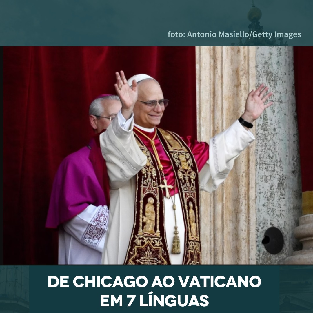Muito já foi e será dito sobre o papa Leão XIV. Uma coisa chamou a atenção ao vê-lo discursar da sacada da Basílica de São Pedro: ver um cidadão americano falar italiano, espanhol e latim com grande fluência, e praticamente sem sotaque.
Calcula-se que cerca de 80% da população dos Estados Unidos é monolíngue. Quando se aventuram a estudar idiomas estrangeiros, os americanos com frequência carregam um sotaque forte, com a marca característica do “R” semelhante ao usado no interior de São Paulo.
Pois bem: o Papa Leão XIV não traz essa marca tão presente em outros americanos.Robert Francis Prevost é mesmo uma ave rara: um americano poliglota. Segundo o Vaticano, ele fala inglês, italiano, espanhol, francês e português, e lê latim e alemão.
Confira algumas hipóteses para que o papa possua esse traço incomum entre seus compatriotas:
· Prevost é descendente de imigrantes. Na infância deve ter escutado os avós falarem diversas línguas em casa, o que o ajudaria a crescer com um ouvido familiarizado a outros idiomas.
· Leão XIV é Agostiniano, ordem conhecida por valorizar a linguística, as traduções e a compreensão profunda dos idiomas de cada lugar onde os missionários vivem.
· Ele se formou em Matemática e Filosofia. Neste segundo curso, provavelmente aprendeu noções de grego antigo e alemão.
· Aos 27 anos, foi enviado a Roma para estudar Lei Canônica na Pontifícia Universidade de São Tomás de Aquino. Nesse período, solidificou seus conhecimentos de italiano e latim.
· Viveu no Peru durante mais de 20 anos. A experiência lhe deu um espanhol quase nativo, que contribui para o desenvolvimento das demais línguas românicas de seu cardápio.
Uma coisa é certa: ser poliglota favoreceu Prevost no último conclave. A capacidade de interlocução com cardeais que falam todas essas línguas deve ter ajudado sua campanha – e, agora, o ajudará nas andanças que ele fará pelo mundo, como Leão XIV.
*Este post é um recorte do texto publicado pela colega Beatriz Velloso em seu LinkedIn.