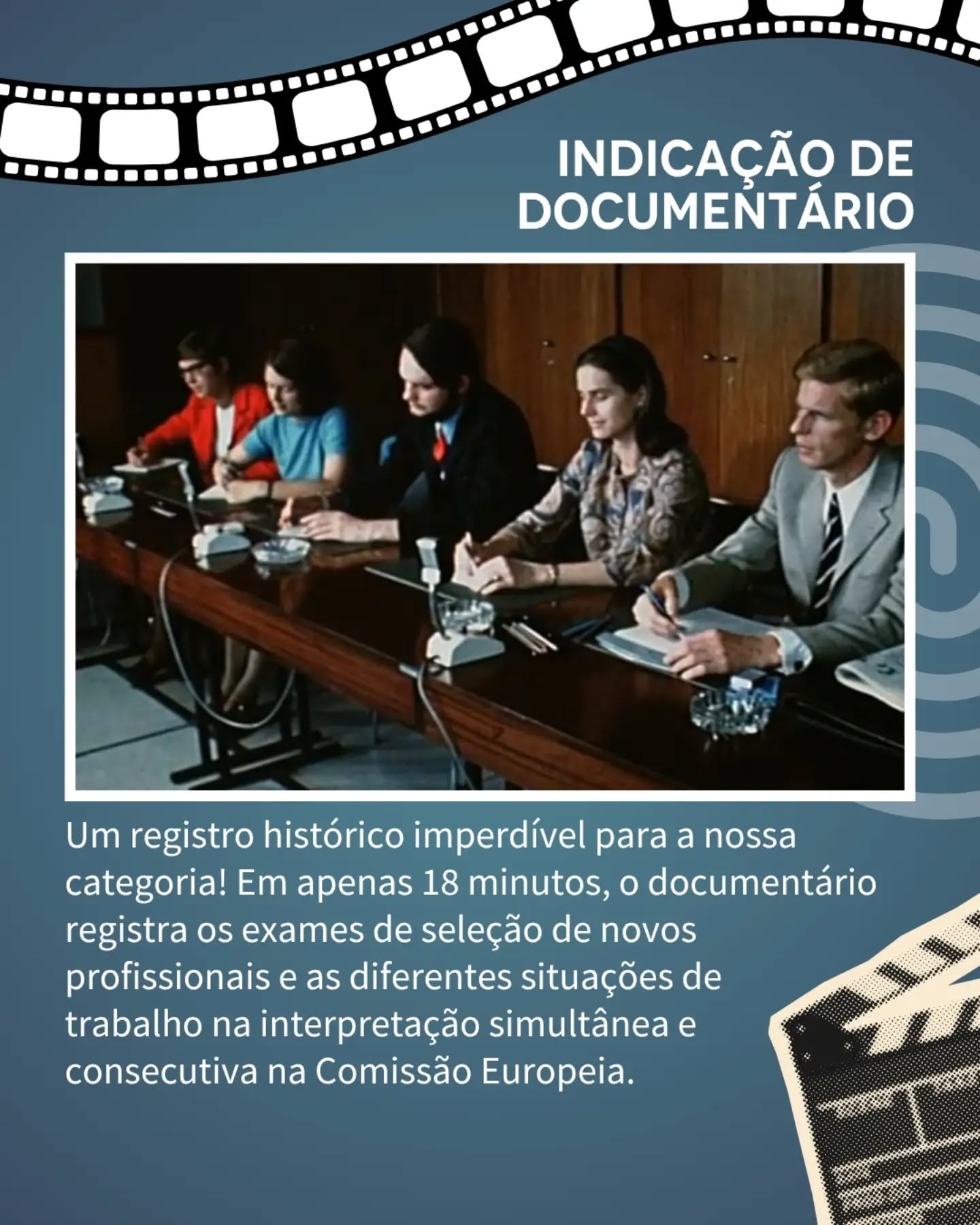 No mês em que celebramos o Dia do Intérprete, nada melhor do que nos vermos na tela! A dica de hoje vem da querida Beatriz Velloso, que selecionou um documentário fundamental para quem ama a arte e a ciência da tradução simultânea. 

“Um intérprete fumando dentro da cabine, enquanto traduz: foi essa a cena que mais me chamou a atenção neste maravilhoso curta-metragem de 1968 sobre o trabalho dos colegas de profissão na Comissão Europeia.

Este filme de 18 minutos é um documento histórico sobre o nosso ofício, e sobre um tempo muito diferente do atual. Um tempo em que as cabines tinham cinzeiros, em que a C.I. (central do intérprete) era quase do tamanho de um painel de carro, em que as roupas eram bem mais coloridas – e os cabelos tinham bem mais laquê. Um tempo em que a edição das cenas seguia uma cadência mais calma e profunda do que os cortes vertiginosos das redes sociais.

Que interessante ver, no meio desse documentário com jeitão experimental, os clipes dos intérpretes pioneiros, interpretando em Nuremberg o julgamento dos líderes nazistas, nos idos de 1945.

Que gostoso ouvir aquela polifonia de vozes e idiomas que faz qualquer intérprete profissional se sentir em casa.

Que elegância ver o design das luminárias vermelhas dentro da cabine, ou das famosas cadeiras da Série 7, projetadas pelo dinamarquês Arne Jacobsen, trazendo beleza para a sisuda sala de conferências.

Que divertido ver as legendas automáticas do YouTube tentando, em vão, acompanhar a constante troca entre francês, inglês, alemão, holandês, italiano – e fazendo uma lambança danada.

Que premonitório ver diplomatas discutindo, já naquela época, a possibilidade da tradução por máquina.

E que linda a metáfora entre um intérprete de conferências e um intérprete do cinema, ou um intérprete que toca ao piano uma peça de Schumann – cada um, ao seu modo, dando nova voz à obra e às ideias de outra pessoa.” 

Você pode assistir ao documentário no YouTube, basta procurar por European Commission interpreters 1968.