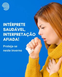 Nós, intérpretes, sabemos que a voz é a nossa principal ferramenta de trabalho - além do raciocínio rápido, é claro. Por isso, um simples resfriado pode atrapalhar (e muito!).

Veja algumas dicas para se prevenir de gripes e resfriados neste inverno:

1. Mantenha a hidratação em dia - A água lubrifica a mucosa e ajuda a limpar a voz. Prefira água em temperatura ambiente!

2. Cuide da alimentação - Frutas cítricas, vegetais, gengibre, alho e cúrcuma ajudam a fortalecer a imunidade naturalmente.

3. Lave as mãos com frequência - Simples e eficaz. Evite também tocar o rosto, especialmente olhos, nariz e boca.

4. Durma bem - Sono de qualidade fortalece o sistema imunológico e melhora concentração e memória.

5. Proteja-se quando estiver em ambientes fechados e com aglomeração - Evite locais mal ventilados e use máscara quando necessário.

6. Umidifique o ambiente - O ar seco pode irritar as vias respiratórias e prejudicar a voz. Umidificadores ou até uma bacia com água já ajudam.

7. Evite esforço vocal desnecessário - Fale com moderação fora das sessões de trabalho. Gritar ou sussurrar força as cordas vocais.

8. Mantenha a vacinação em dia - Proteja-se contra Covid-19, Influenza e Pneumonia. Essas vacinas são essenciais para a manutenção da saúde respiratória.

9. Pratique atividades físicas regularmente - A prática de exercícios físicos também contribui para fortalecer o sistema imunológico.

10. Evite choques térmicos - Sair de um ambiente quente para um frio intenso, sem agasalho adequado, pode ser prejudicial.

11. Chás quentes (mas não muito quentes!) aliviam a garganta e ajudam a soltar secreções respiratórias.

12. Pastilhas com ingredientes como mel, própolis, gengibre e menta podem aliviar a irritação na garganta e estimular a produção de saliva, ajudando na lubrificação da mucosa.

Cuidar da saúde é parte da sua preparação profissional. Intérpretes também precisam de rotina preventiva!

#VidaDeIntérprete #Intérprete #Intérpre