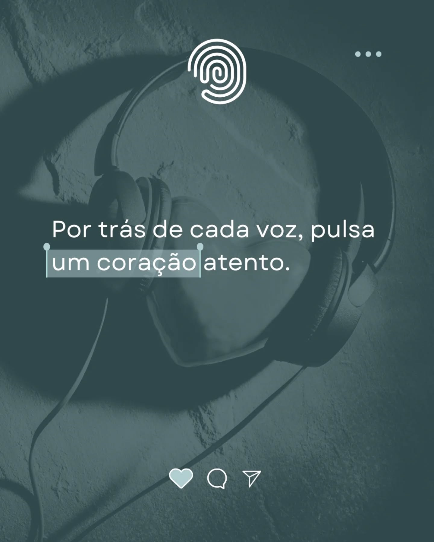 Intérpretes fazem muito mais do que falar diferentes idiomas e traduzir palavras, eles estão no centro de momentos decisivos que mudam vidas: como uma mãe ao escutar o diagnóstico de seu filho ou um refugiado que precisa entender seus direitos.
Intérpretes estão lá: calmos, focados, empáticos, garantindo que nada se perca em meio à tradução em momentos tão importantes.
Não é apenas um trabalho, é um compromisso com a dignidade, confiança e conexão humana.
#Linguistica #AmorPelasLinguas #APIC #InterpretaçãoSimultânea