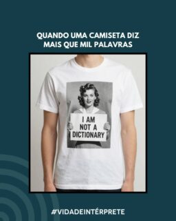Se existisse um uniforme oficial para a nossa categoria, essa camiseta com certeza estaria no topo da lista. Afinal, ser intérprete de conferência não é decorar o dicionário da primeira à última página. É entender o contexto, a estrutura da linguagem e as culturas envolvidas, além de ter agilidade cognitiva para conectar ideias em tempo real.

O dicionário traduz palavras isoladas. O intérprete traduz intenções, nuances, tom e conhecimento.

E você, quantas vezes já teve vontade de usar uma camiseta dessas no churrasco de família ou em uma reunião social? Conta para a gente nos comentários a pergunta mais inusitada que já te fizeram! 👇

#VidaDeIntérprete #Intérprete #memeIntérprete