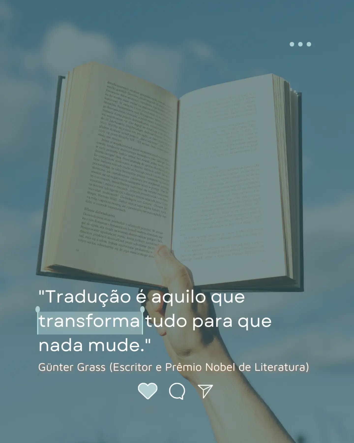 Esta célebre frase do escritor Günter Grass resume com perfeição o paradoxo e a beleza do nosso trabalho. 

Traduzir e interpretar é adaptar formas, estruturas, ritmos e vocabulários de uma língua para outra, sem jamais alterar o sentido, a intenção e a emoção da mensagem original. É o processo de mudar tudo na superfície para que o essencial permaneça intacto.

Na interpretação de conferência, essa "transformação invisível" exige estudo contínuo, sensibilidade cultural e rigor técnico, garantindo que a voz do palestrante ecoe com a mesma força em qualquer idioma.

O que essa citação significa para você no dia a dia da cabine? Conte para a gente nos comentários! 👇 

Conheça a história, a missão e o trabalho desenvolvido pela APIC: https://apic.org.br/pt/sobre-nos/ 

#APIC #Interpretação #Tradução